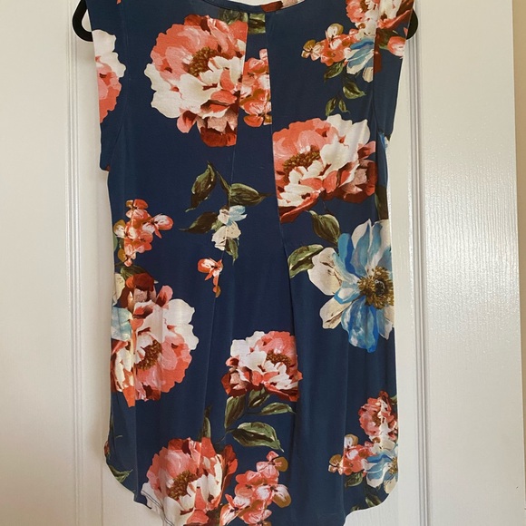 High-Low Tee - Picture 2 of 2